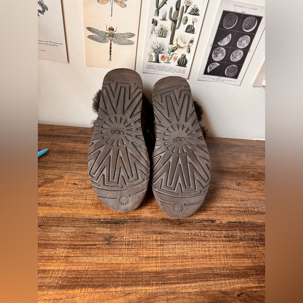Ugg Mini Bailey Button Brown Size 6 - image 6